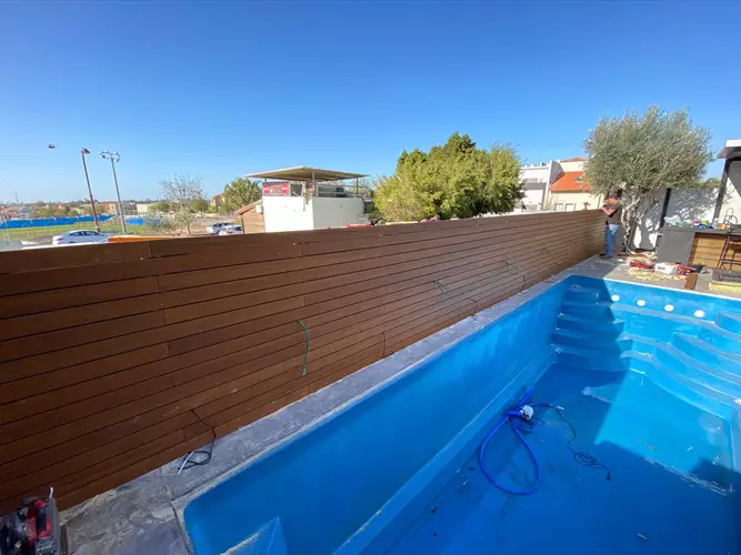 דק מסביב לבריכה 2